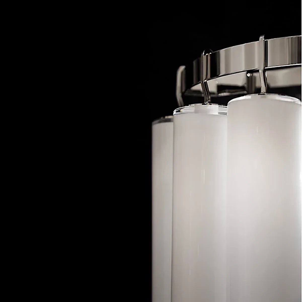 Calmoxve Morna Round Pendant