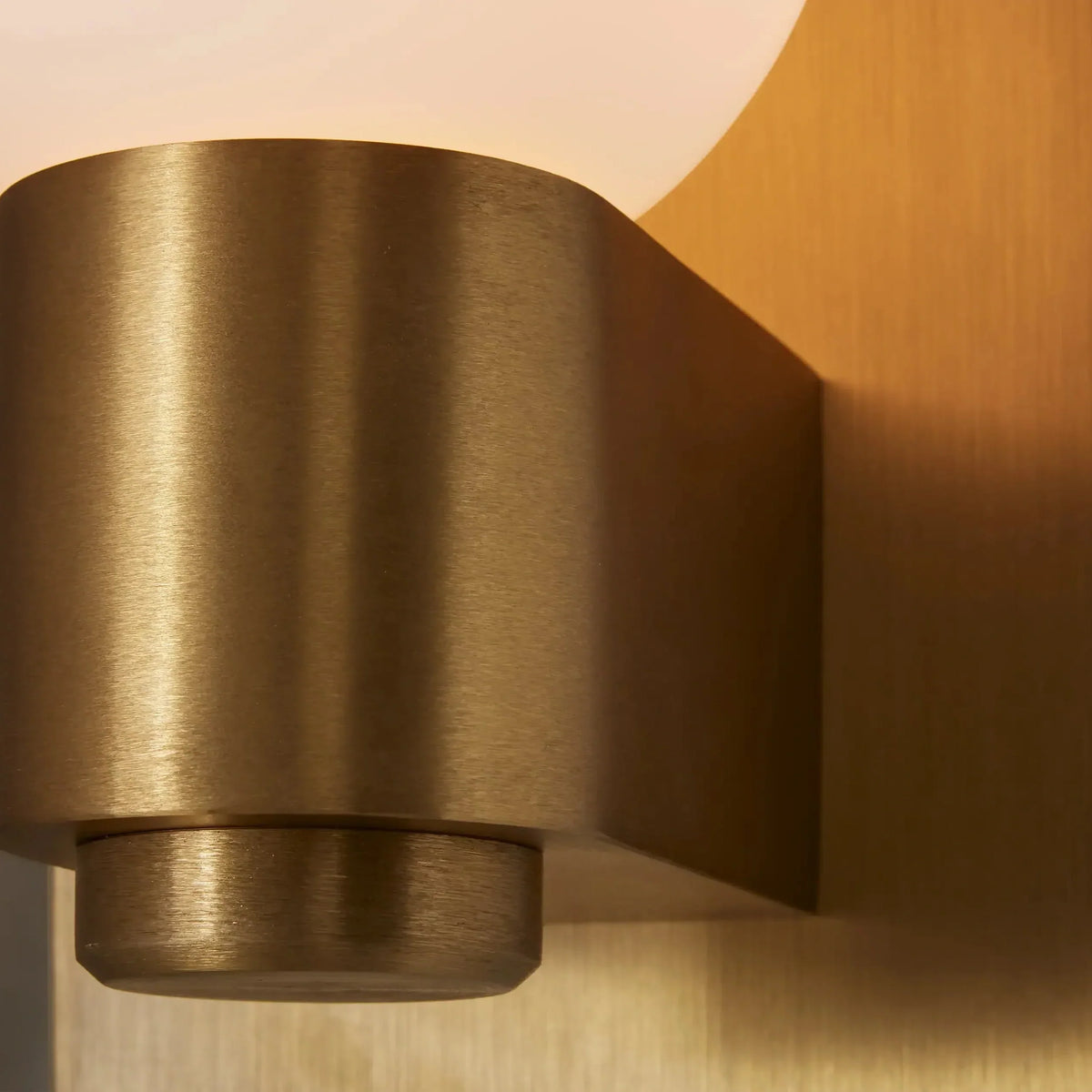 Cavelle Wall Sconce