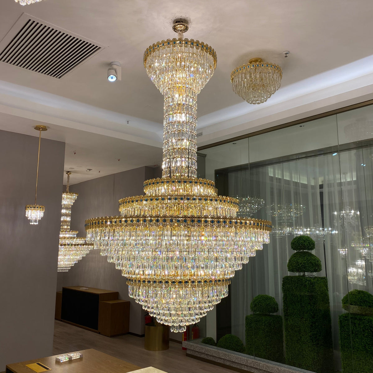https://cdn.shopify.com/s/files/1/0554/8562/8591/files/Luxury_Extra_Large_Conical_Funnel_Crystal_Chandelier_with_Sapphire_for_High-celling.jpg?v=1739934165