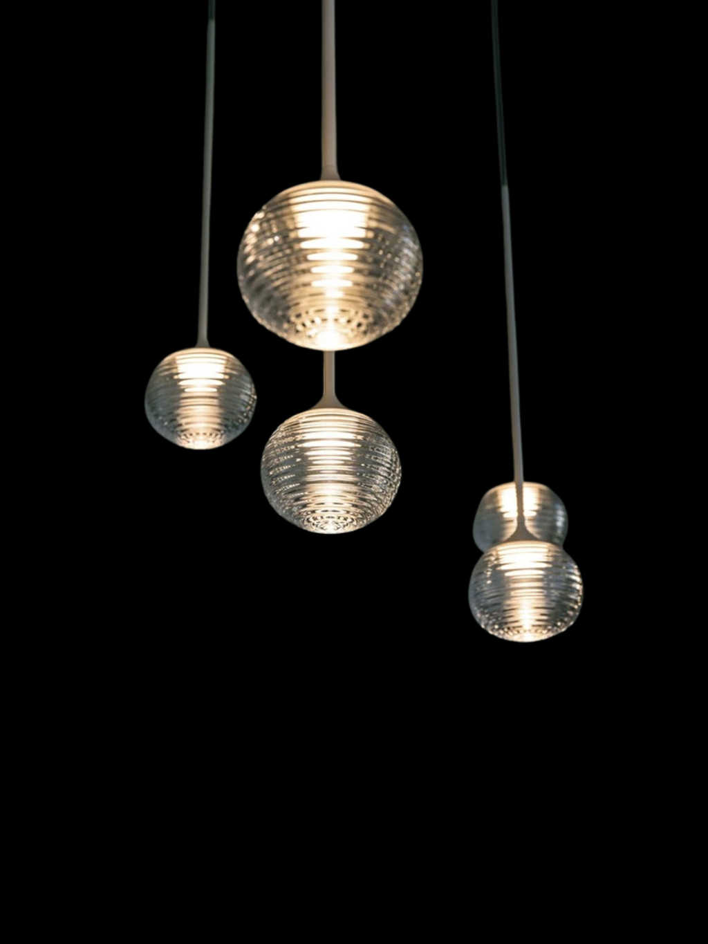 https://cdn.shopify.com/s/files/1/0554/8562/8591/files/Nordic_Minimalist_Clear_Ribbed_Glass_Globe_Pendant_Light8.png?v=1774691233
