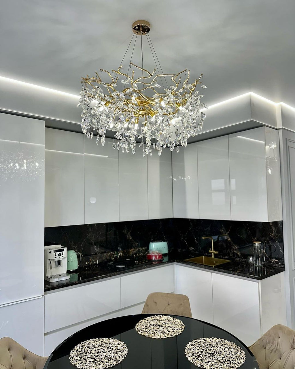 https://cdn.shopify.com/s/files/1/0618/9567/1984/files/fanci-chandeliers-french-branch-crystal-chandelier-with-elegant-crystal-leaves-9.jpg?v=1765943505